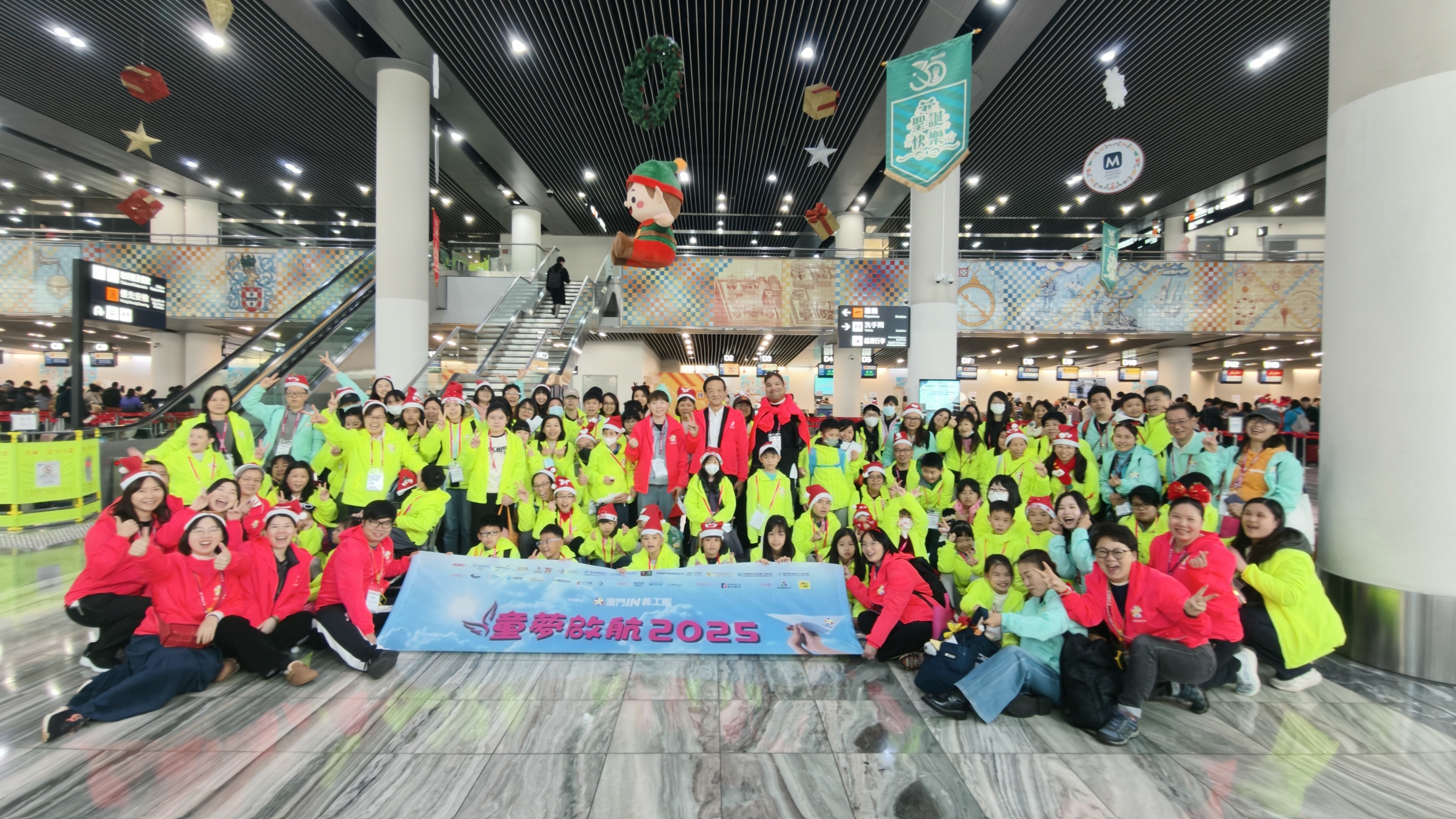 1225澳門機場_出發大合照.jpg 1225澳門機場_出發大合照.jpg