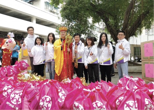 立橋銀行夥澳門IN義工團為老友記送祝福